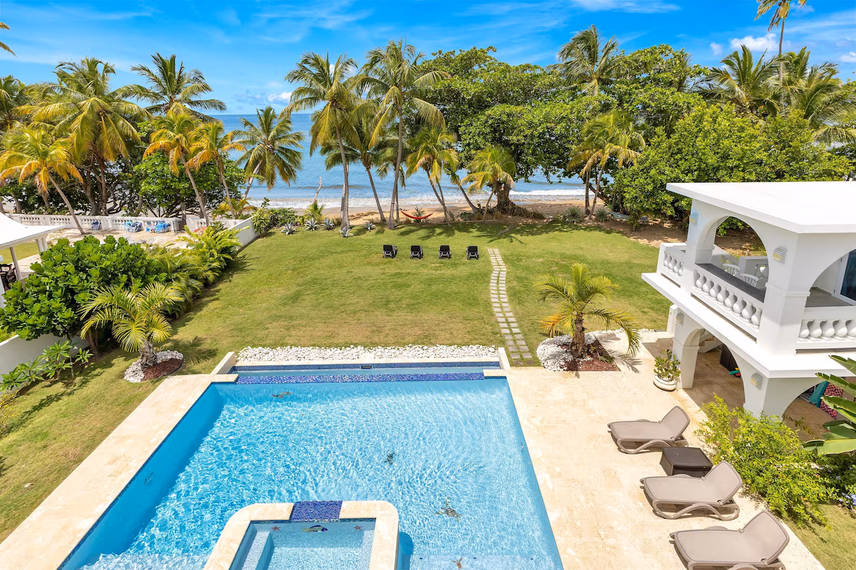 Villa Playa Oria pool and beachfront
